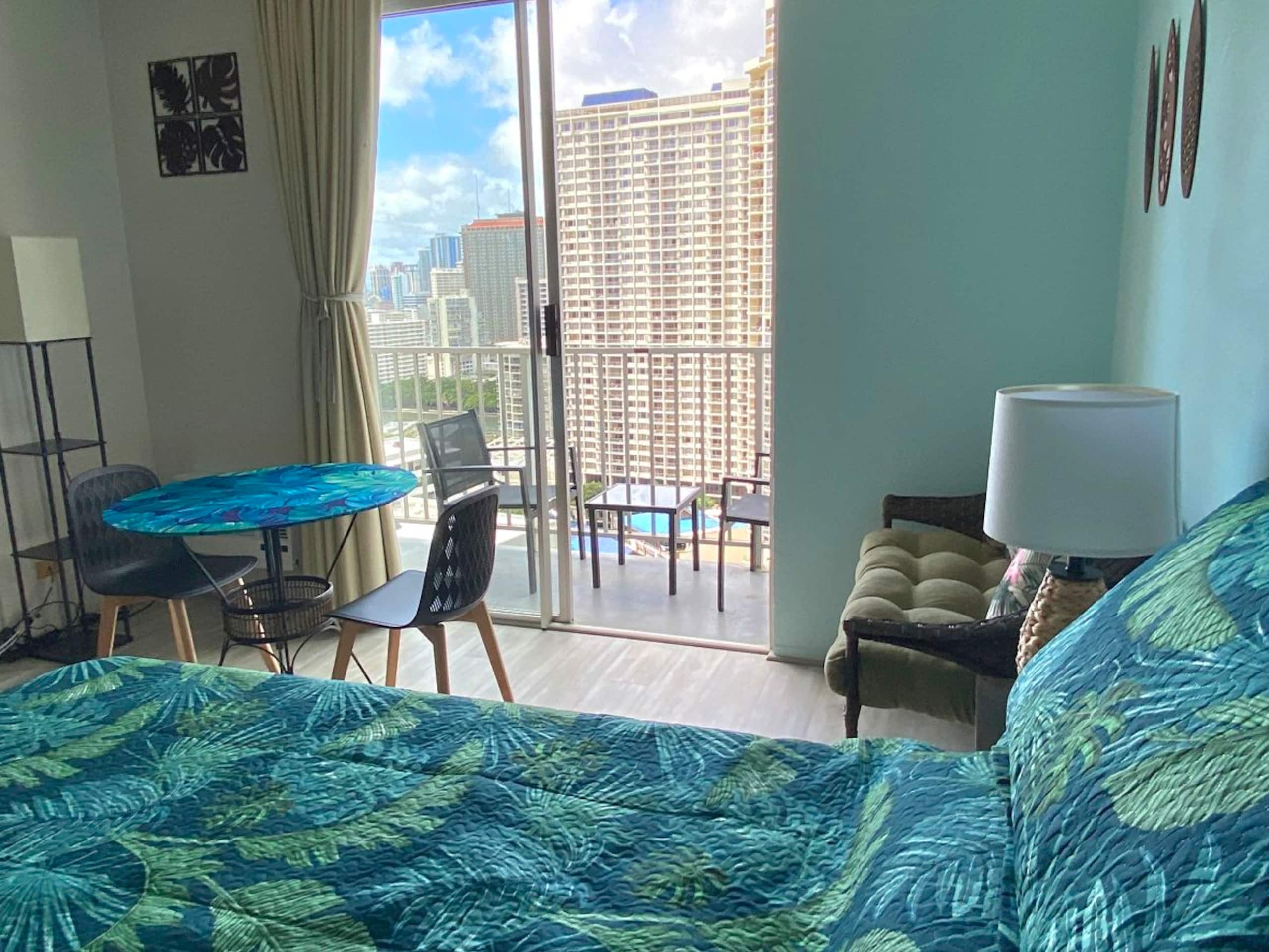 Condo in Honolulu · ★4.93 · Studio · 1 bed · 1 private bath - Image 2