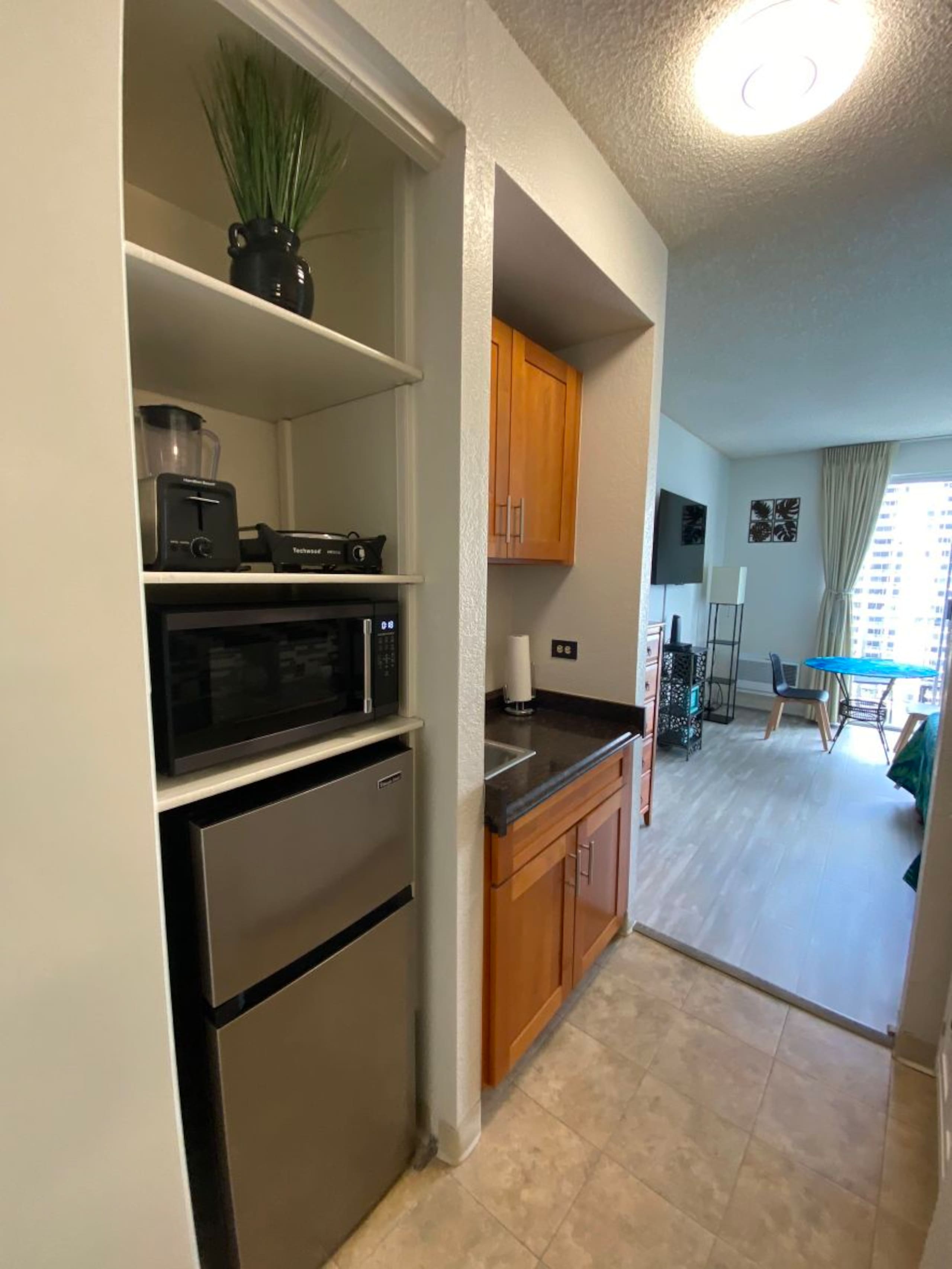 Condo in Honolulu · ★4.93 · Studio · 1 bed · 1 private bath - Image 8