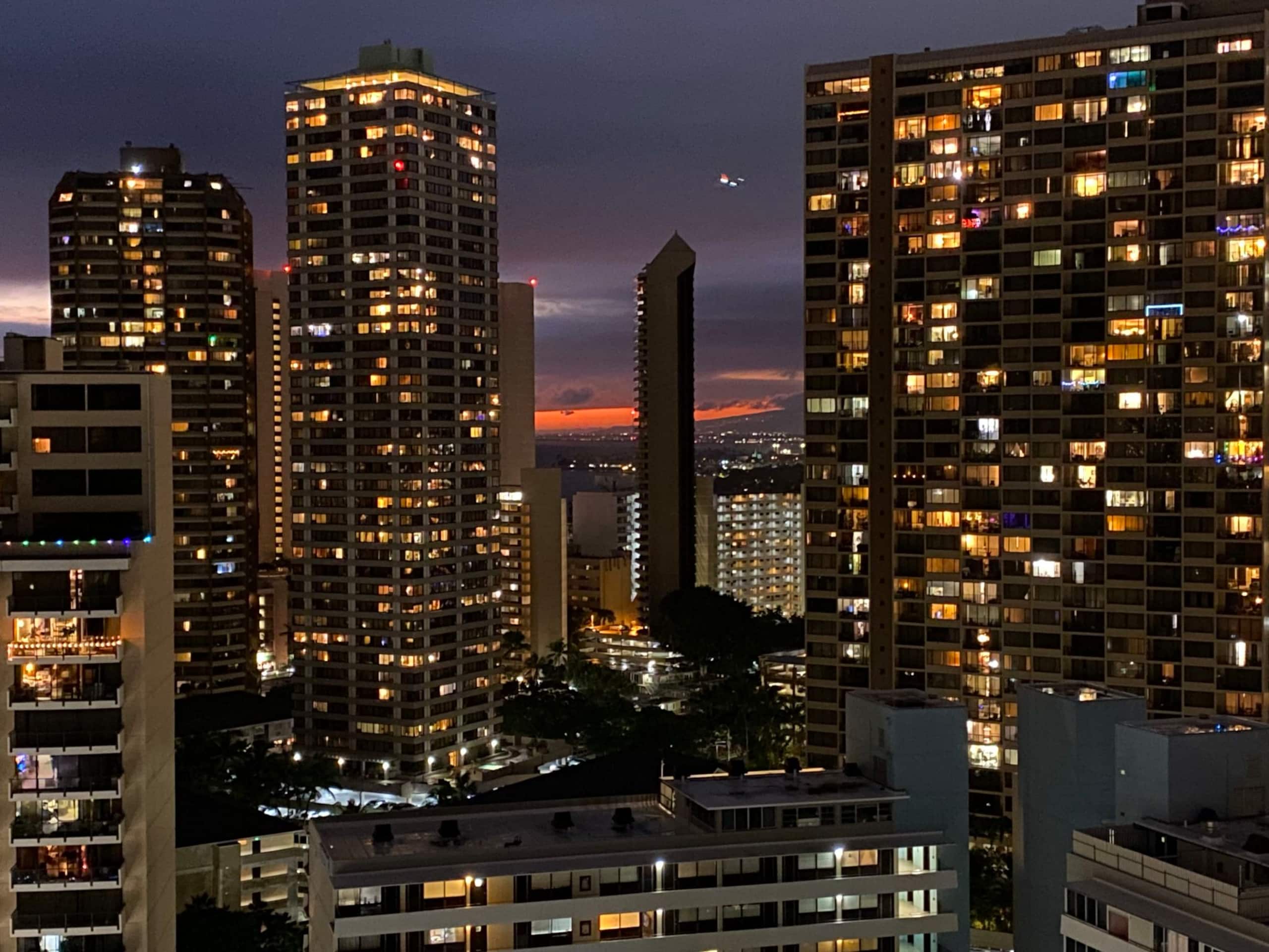 Condo in Honolulu · ★4.93 · Studio · 1 bed · 1 private bath - Image 22