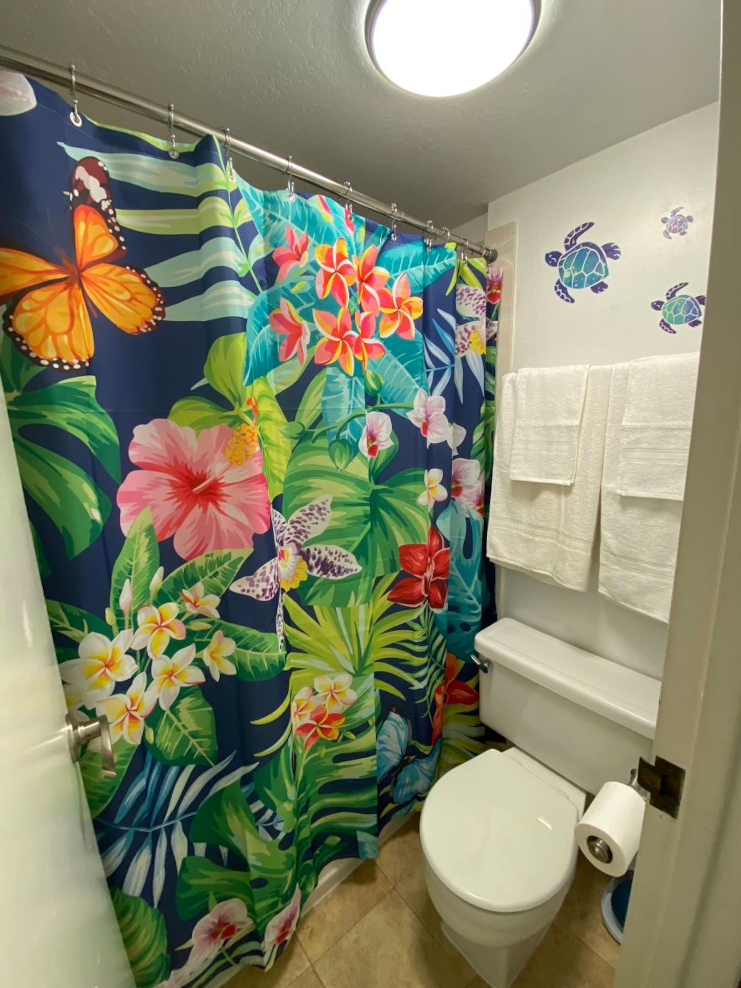 Condo in Honolulu · ★4.93 · Studio · 1 bed · 1 private bath - Image 18