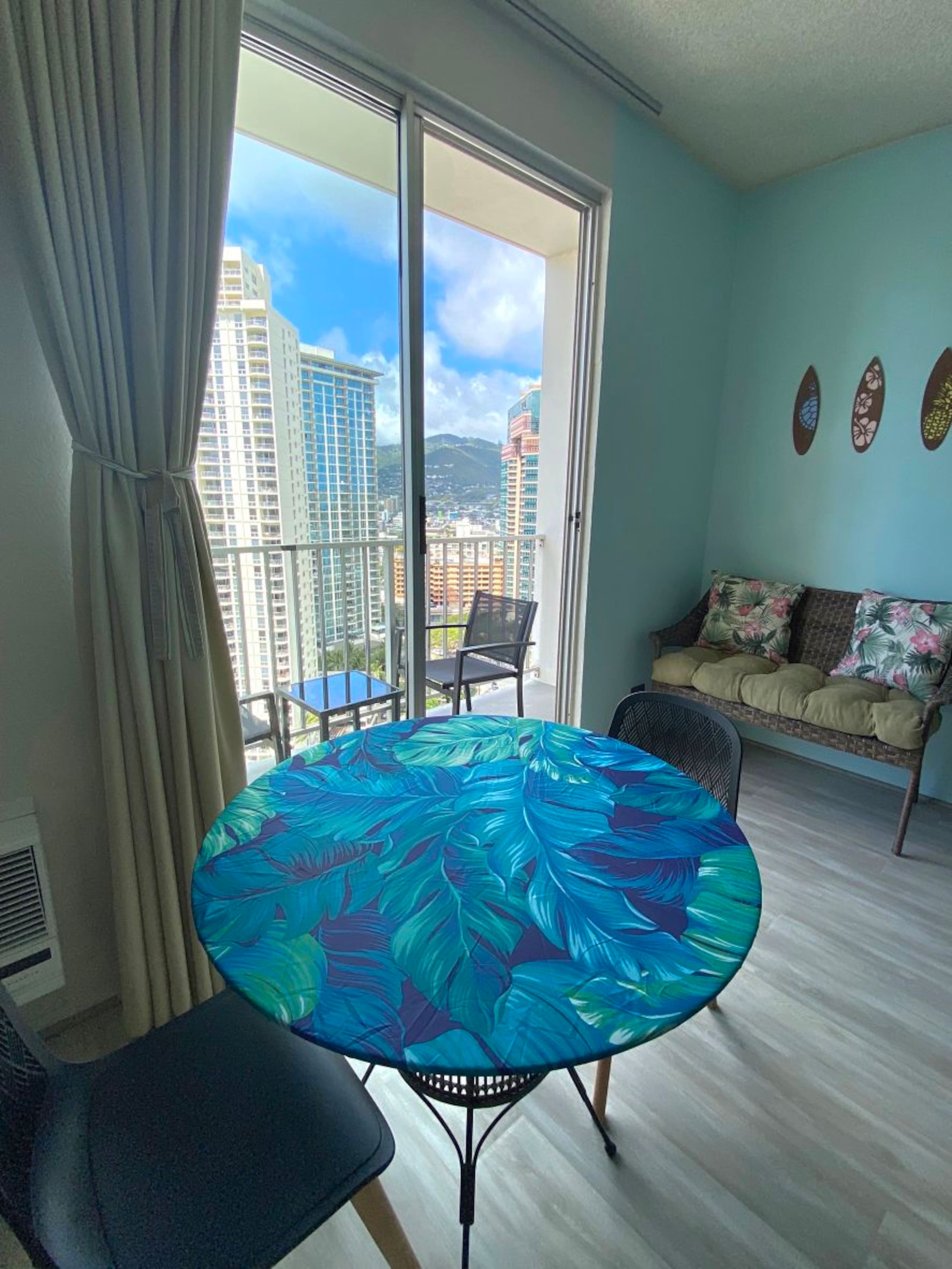 Condo in Honolulu · ★4.93 · Studio · 1 bed · 1 private bath - Image 13