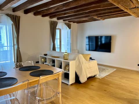 Hyper Centre / Stylish 1BR / Newly Renovated