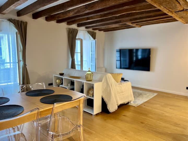 Hyper Centre / Stylish 1BR / Newly Renovated