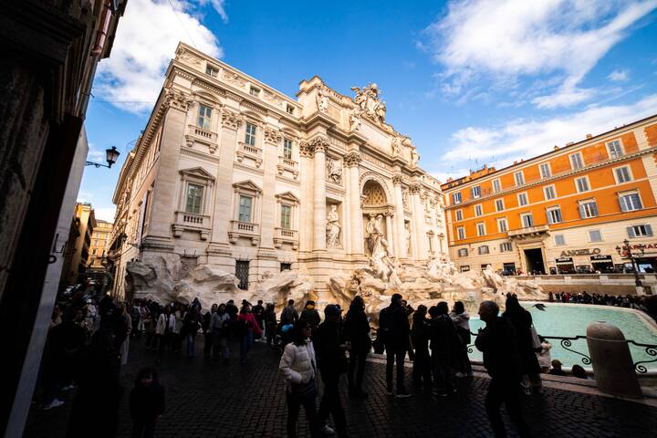 Fontana di Trevi sweet apartment gallery image 5