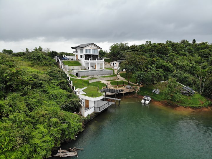The White House at Caliraya