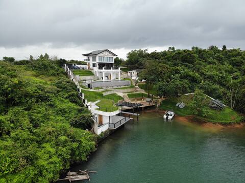 The White House at Caliraya