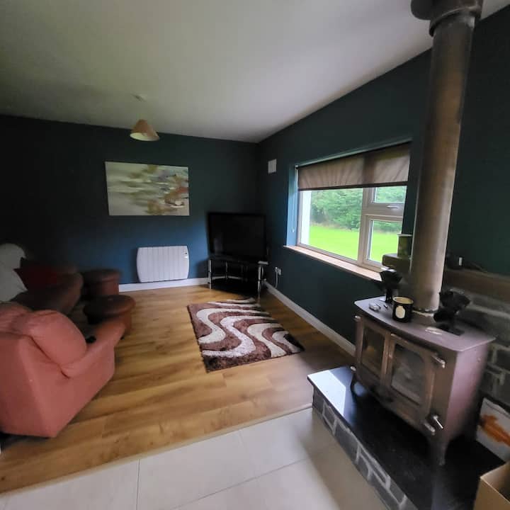 Ideally Located Country Cottage - Killaloe