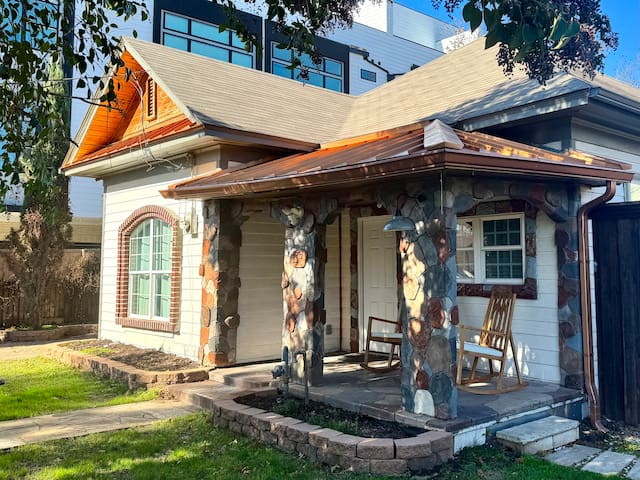 Giddyup Bishop Arts: 3BR Walkable Gem in Dallas!