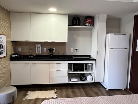 Airbnb em destaque: 2 - Flat near Salvador Shopping with garage em Caminho Das árvores