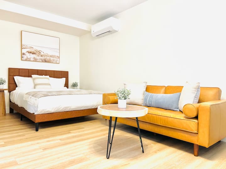 Curlew Studio-centrally Located! New Construction - San Diego, CA