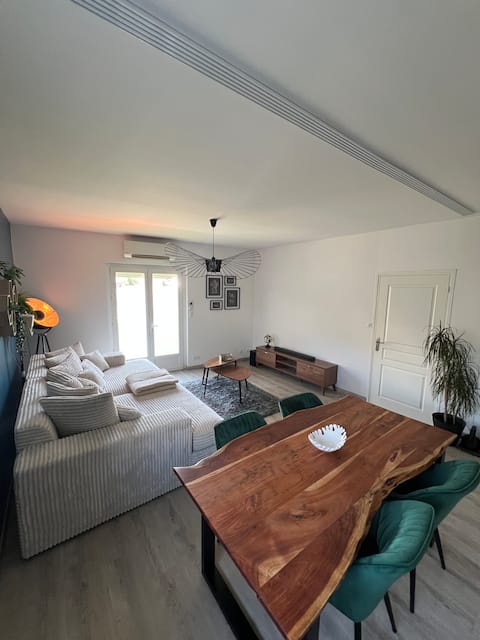 4K Home Cinema accommodation with XXL sofa and balcony