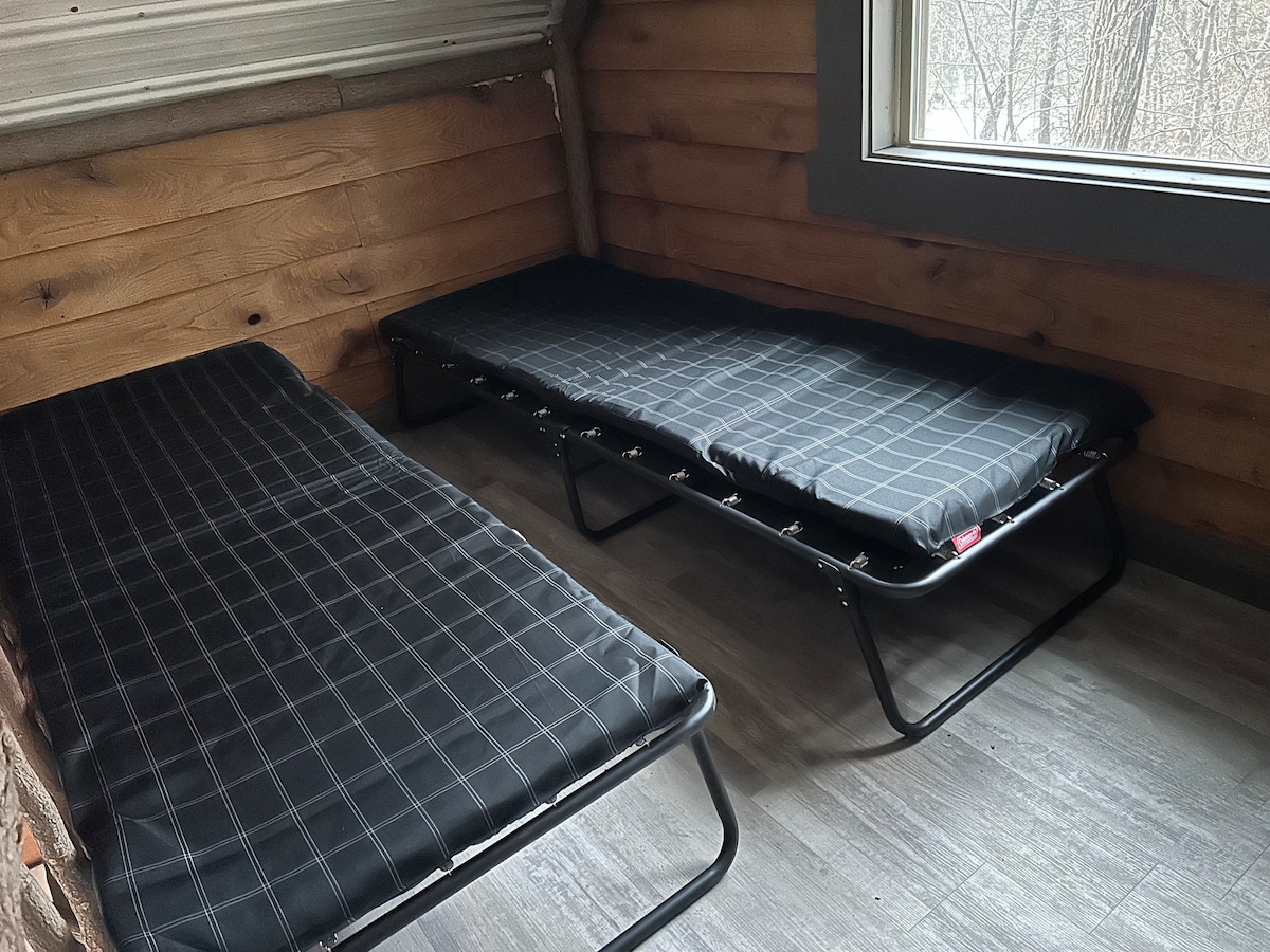 Eric’s Private Off Grid Cabin