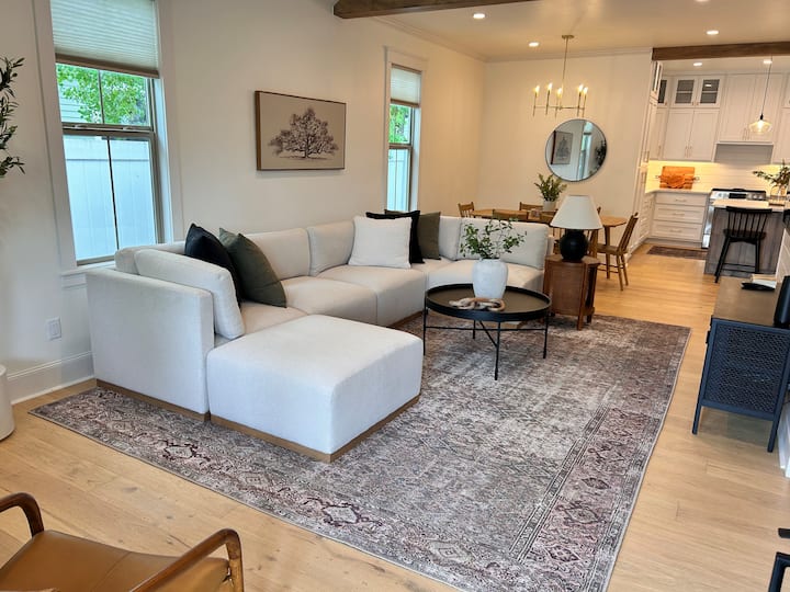 Northern Charm Unparalleled Beauty, Spacious, Cozy - Kalispell, MT
