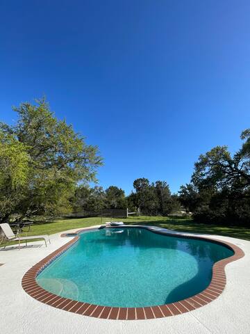 Austin Hill Country Vacation Home – Pool, Big Yard