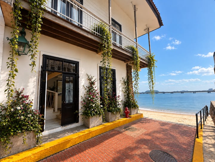 Unique 4 room house - direct access to the beach