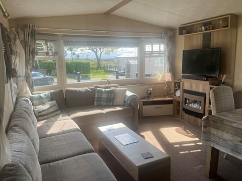 Successful Airbnb property: Static van 3 bed & indoor pool in Benllech 'B', Llanbedrgoch, Benllech 'A', Brynteg