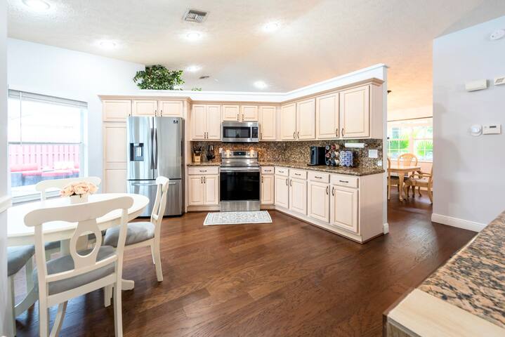 Fall Discounts-Private Heated Pool, Hot Tub, Grill gallery image 4