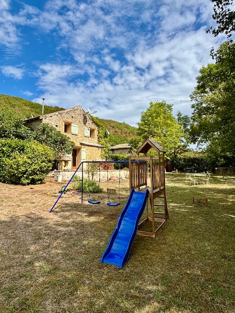 4-Bedroom Gîte with Private River near Sarlat