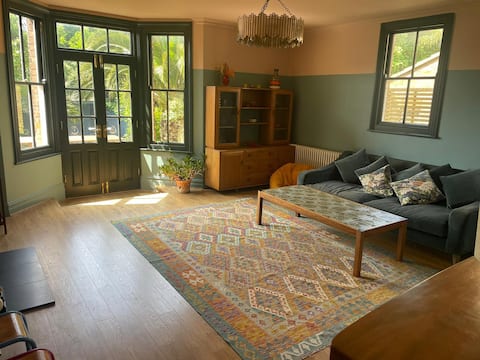 Popular Airbnb listing: Stylish Margate house in Broadstairs And St. Peters