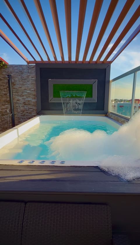 Luxury apt & penthouse w/ prívate jacuzzi