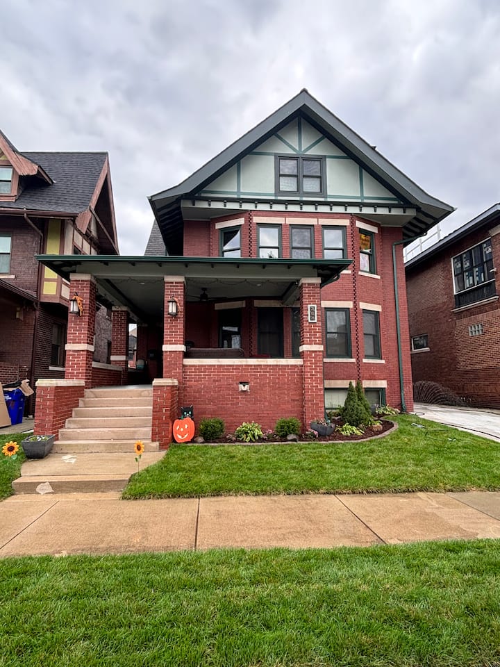 Complete Remodel. Historic & modern. Park in drive