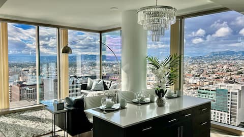 LA Penthouse Suite 2BD/2BA [Hollywood Sign View]