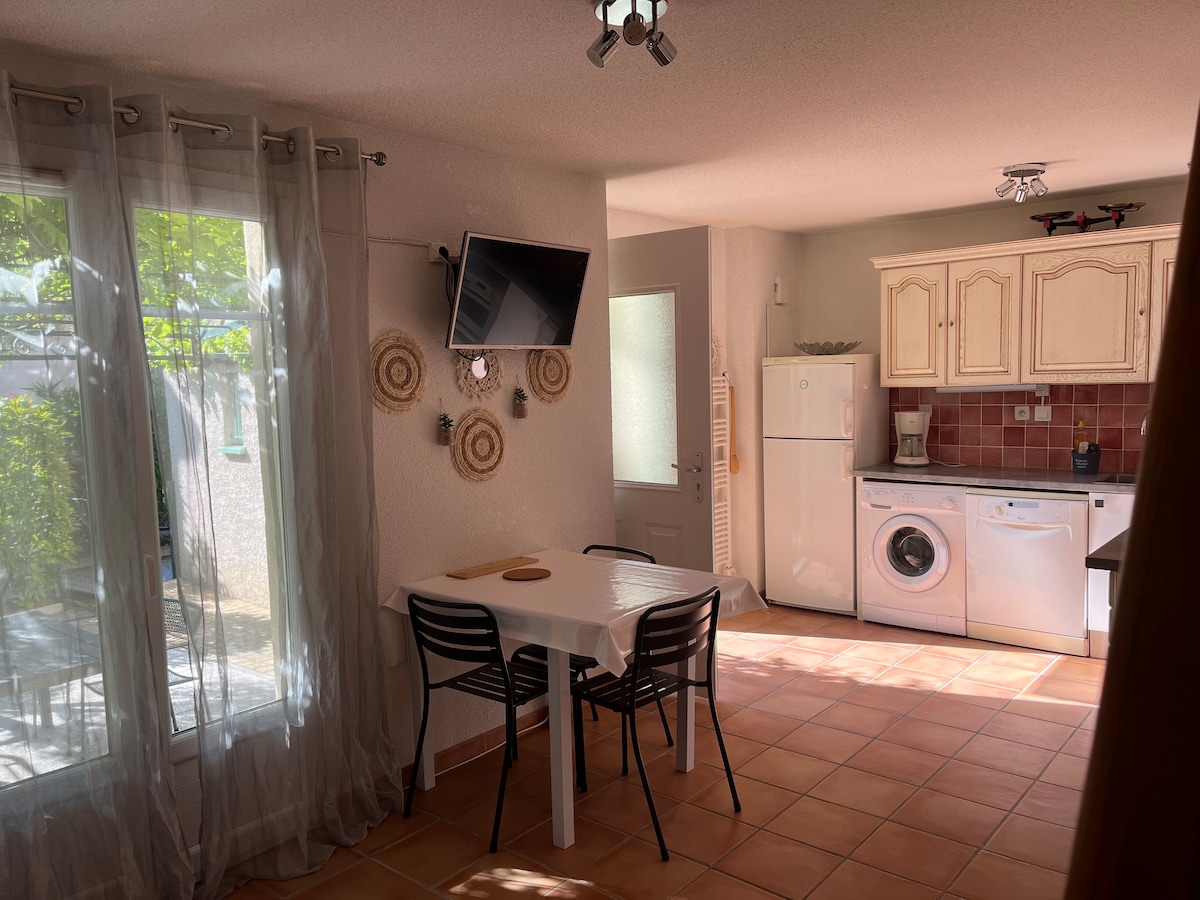 Annonce Airbnb populaire: 4/5 P House in residence with pool à Aigues Mortes