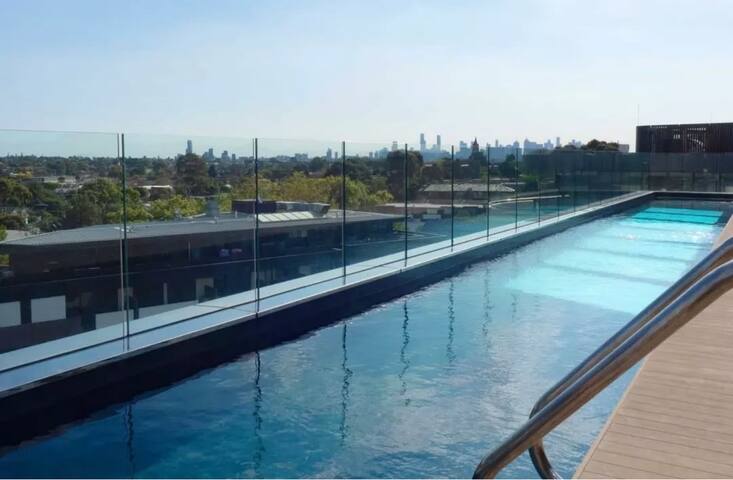 Hawthorn East Apt- Rooftop pool + Gym + Carpark