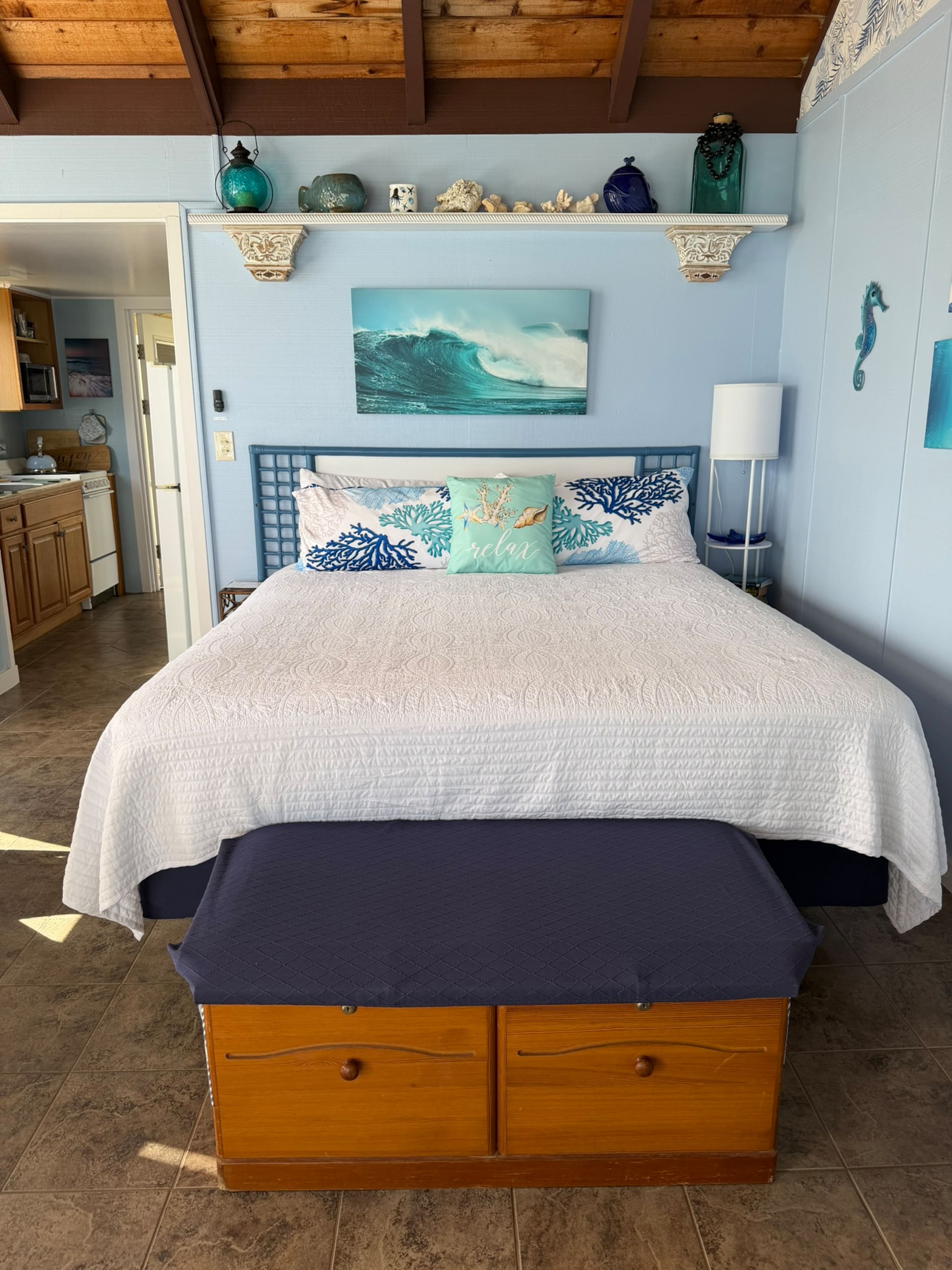 Aloha Beach Front Cottage - Image 15