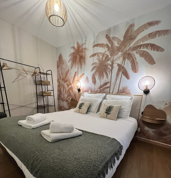 Queensize-seng 160 x 200. Sengetøj af høj kvalitet. Sengetøj medfølger. Garderobe 