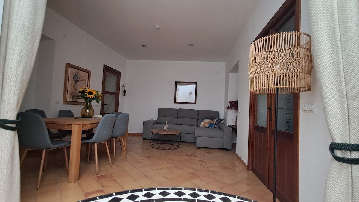 Popular Airbnb listing: Catedral, Amare Housing Sevilla in Alfalfa