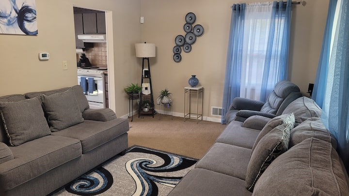 Cozy 2 Bedroom Minutes From St. Joe River Access - Benton Harbor, MI