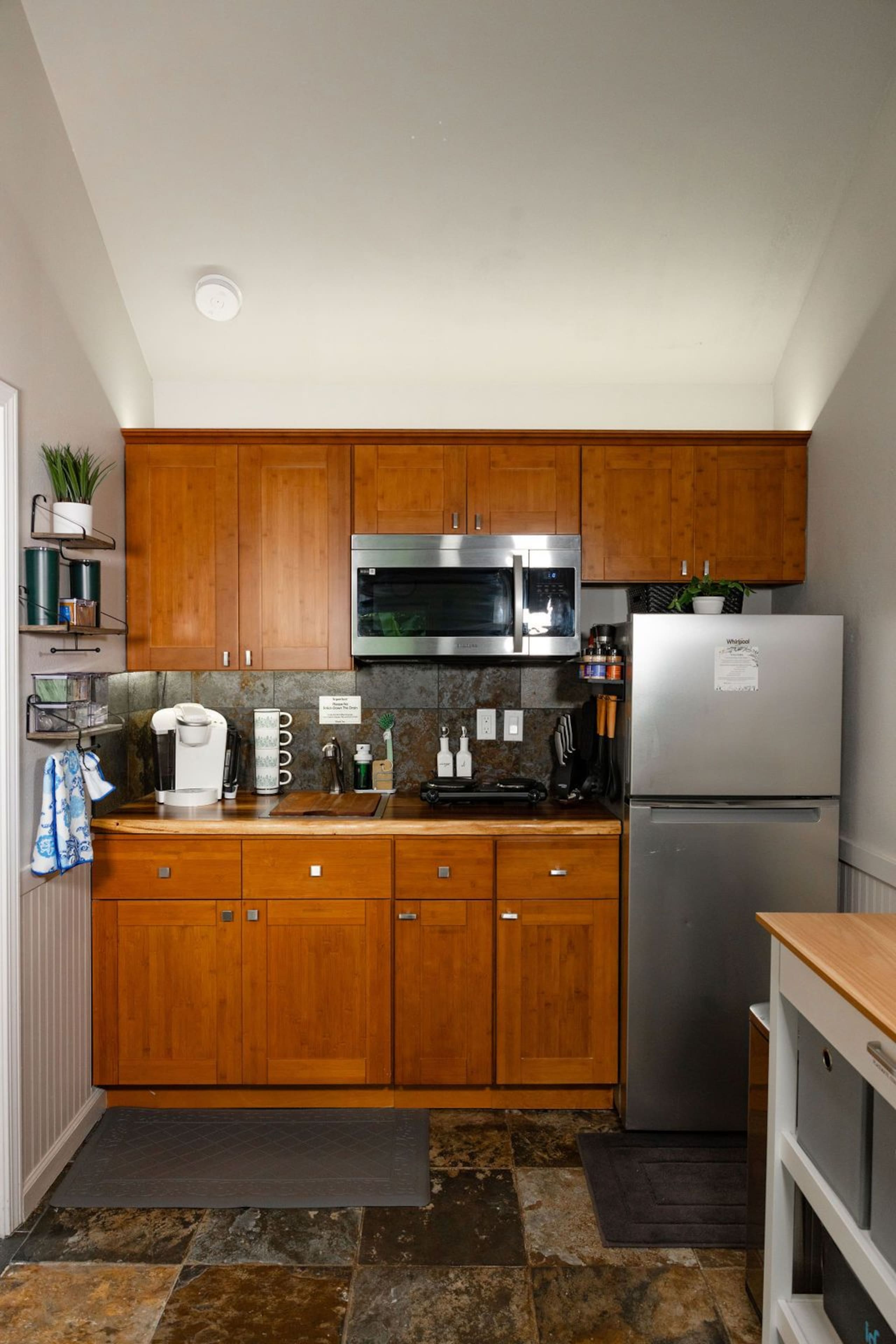 Guesthouse in Waimea · ★4.93 · 1 bedroom · 2 beds · 1 private bath - Image 11