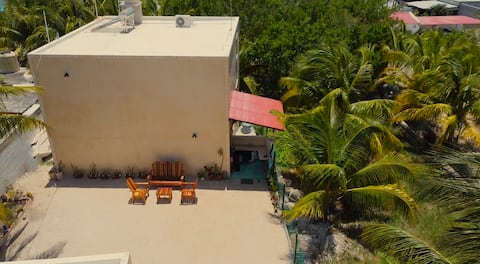 2Story House •Groups WiFi•A/C•Pet Friendly•Parking