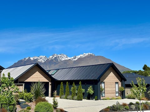 Top Airbnb: Alpine Retreat in Frankton (Queenstown Lakes District)