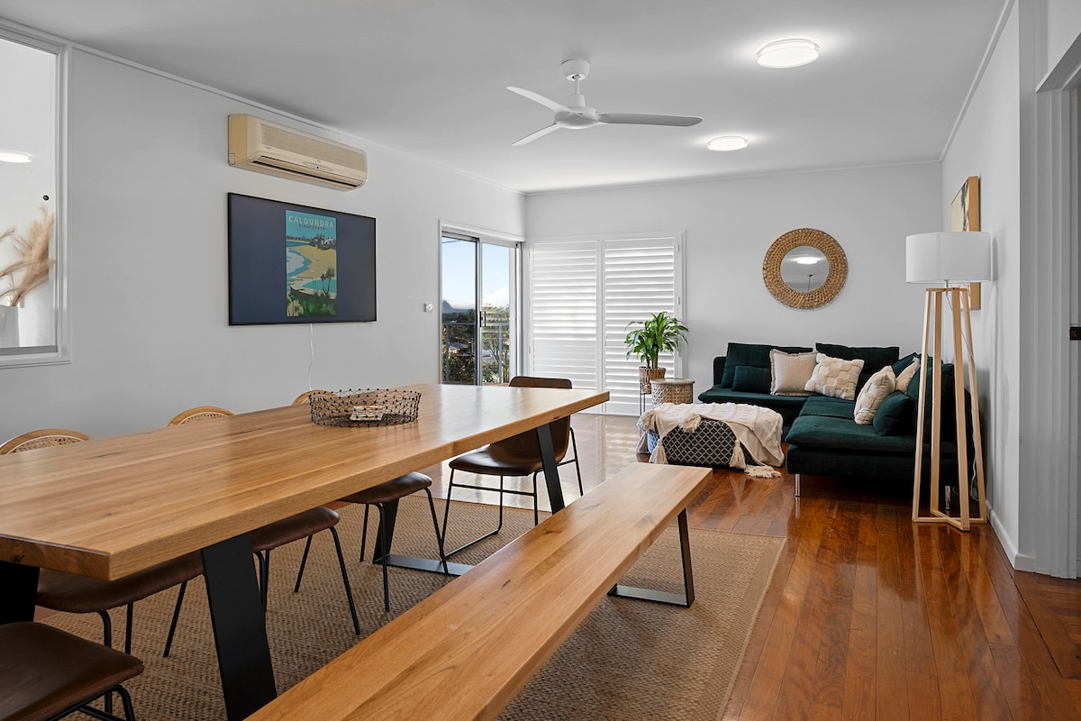 Top Airbnb: Huge beach house with games room! in Caloundra
