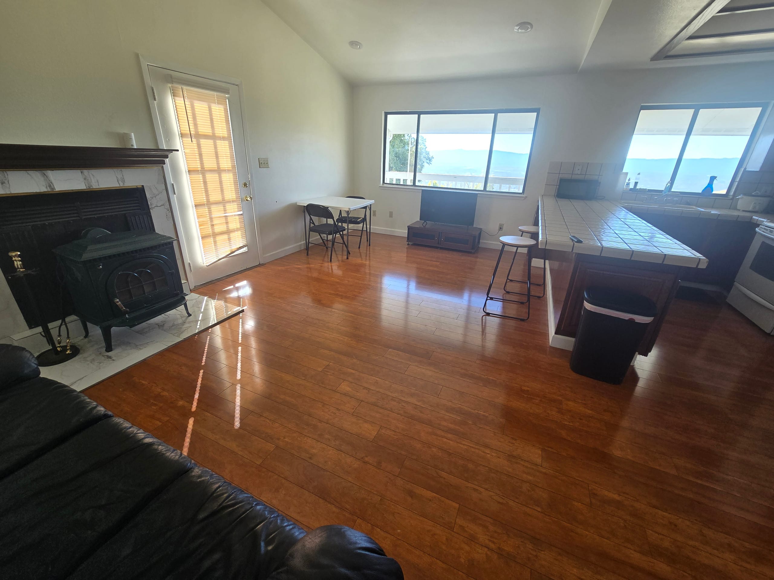 Peaceful Duplex with Private Entrance, Fireplace - Photo 10