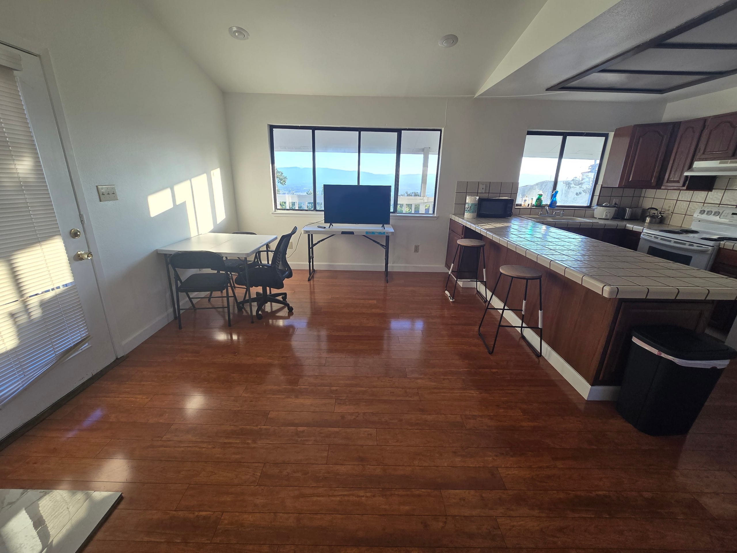 Peaceful Duplex with Private Entrance, Fireplace - Photo 8
