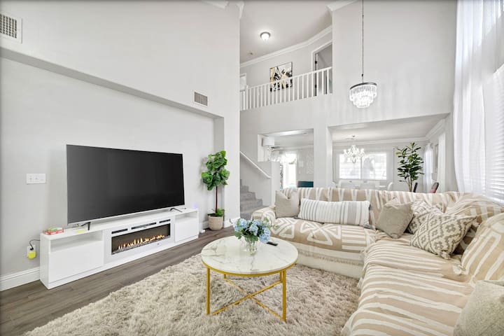 Modern Home in Vegas Strip | Heated Pool | Jacuzzi