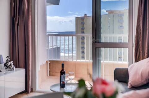 Popular Airbnb listing: Puerto Marina, oceanfront in Benalmádena