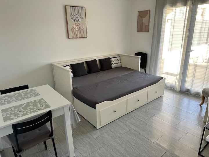 Appartement Cosy Avec Cour Privée & Terrasse - Orgon