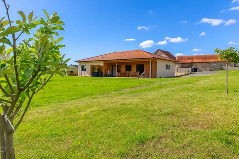 Chalet des collines - garden, air conditioning, view, quiet