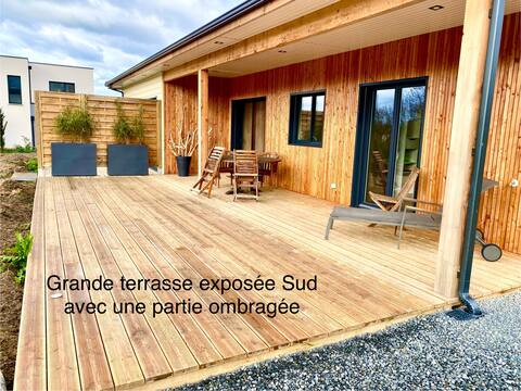 Hillside cottage with view & climate control