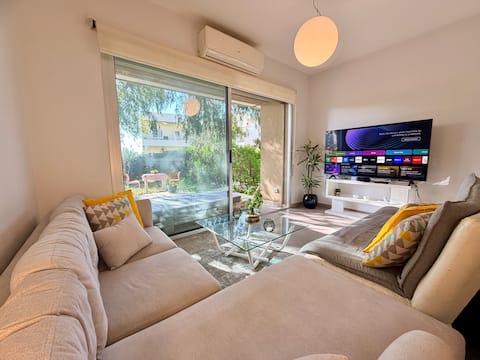 Wavesong’ 2BD Garden & private beach