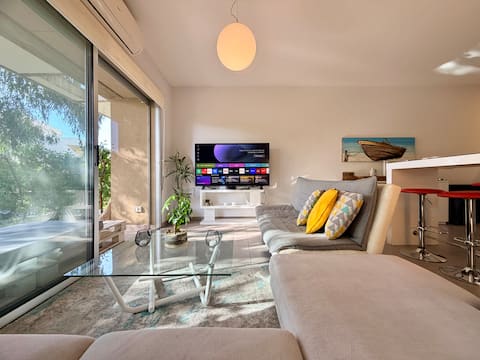 Wavesong’ 2BD Garden & private beach