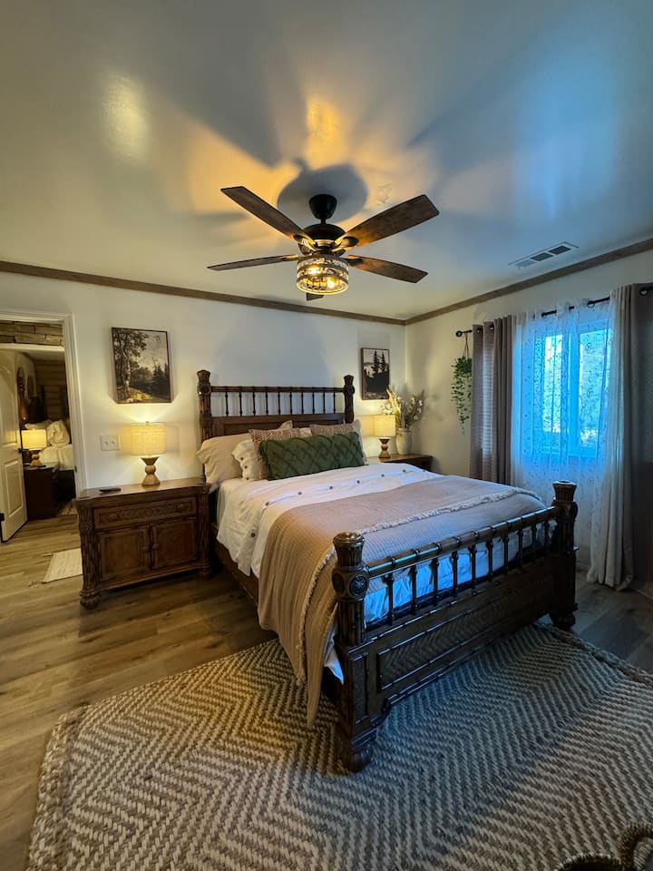 Master Bedroom w/Private Bathroom