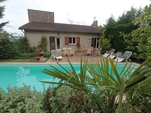 Cottage for up to 14 people near Albi, swimming pool