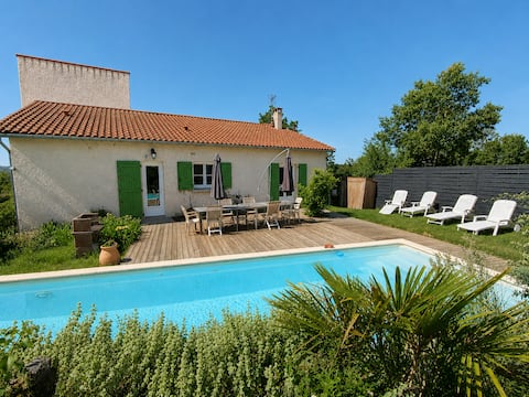 Cottage for up to 16 people near Albi, with pool