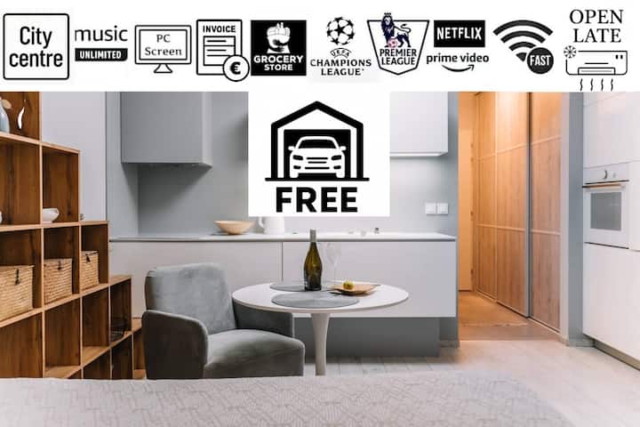 E3 Luxury Apt~garage~foodstore~netflix4k~pcscreen - Košice
