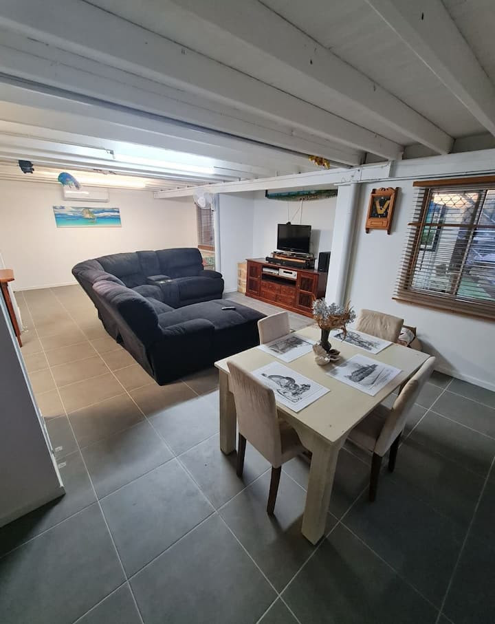 Studio Self Contained Underhouse - タウンズビル